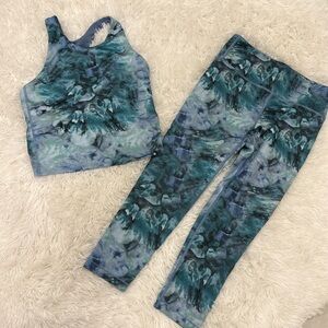 Athleta girl set. Chit Chat leggings  and matching long distance built in bra.